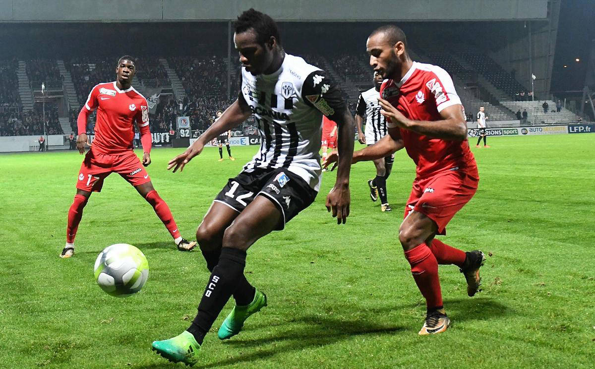 九游体育 -冲刺阶段马赛临场应变——国王杯节点到来，媒体盛赞，轮换策略成焦点(巴萨21马竞国王杯)